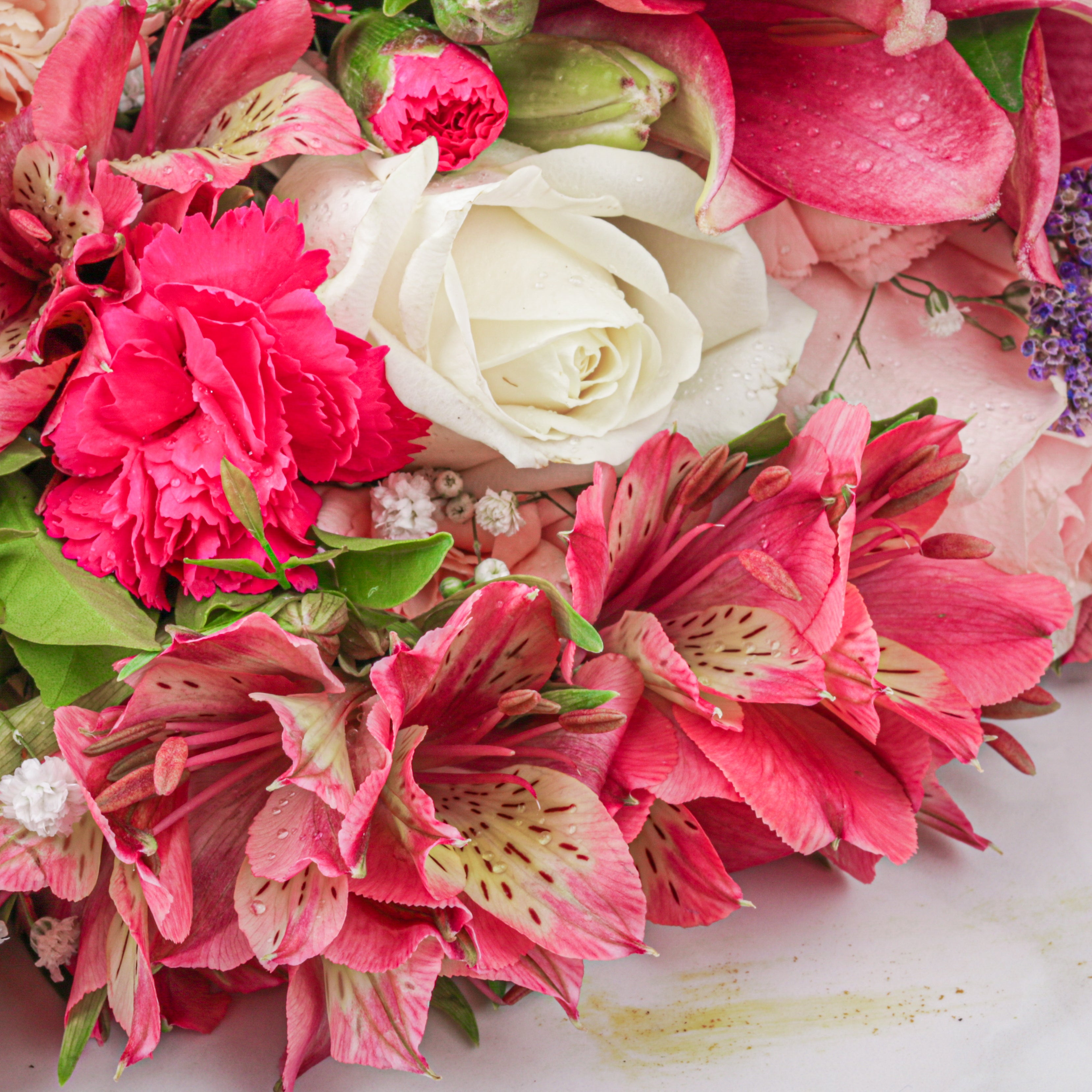 Diwali Treasure Trove (Bouquet with Puja flowers, Dried Apricots & Pecan nuts)